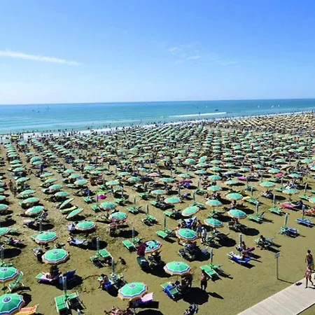 Beachfront Escape One Bedroom Flat With Ac Apartman Bibione