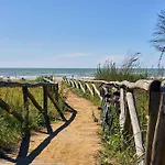 Beachfront Escape One Bedroom Flat With Ac Lejlighed *