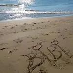 Beachfront Escape One Bedroom Flat With Ac Lejlighed