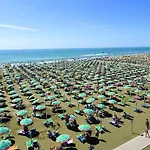 Beachfront Escape One Bedroom Flat With Ac Lejlighed Bibione