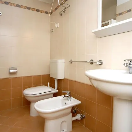 Beachfront Escape One Bedroom Flat With Ac بيبيوني
