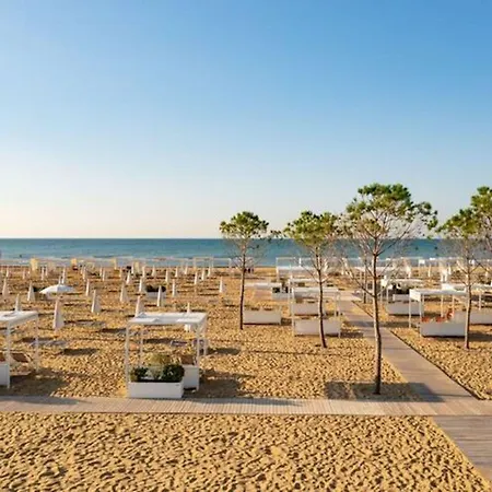 Beachfront Escape One Bedroom Flat With Ac * ビビオーネ