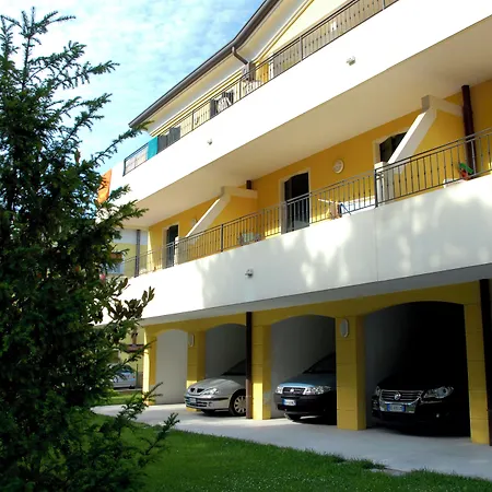 Beachfront Escape One Bedroom Flat With Ac ビビオーネ